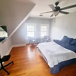 Cozy Studio On Montgomery Ave